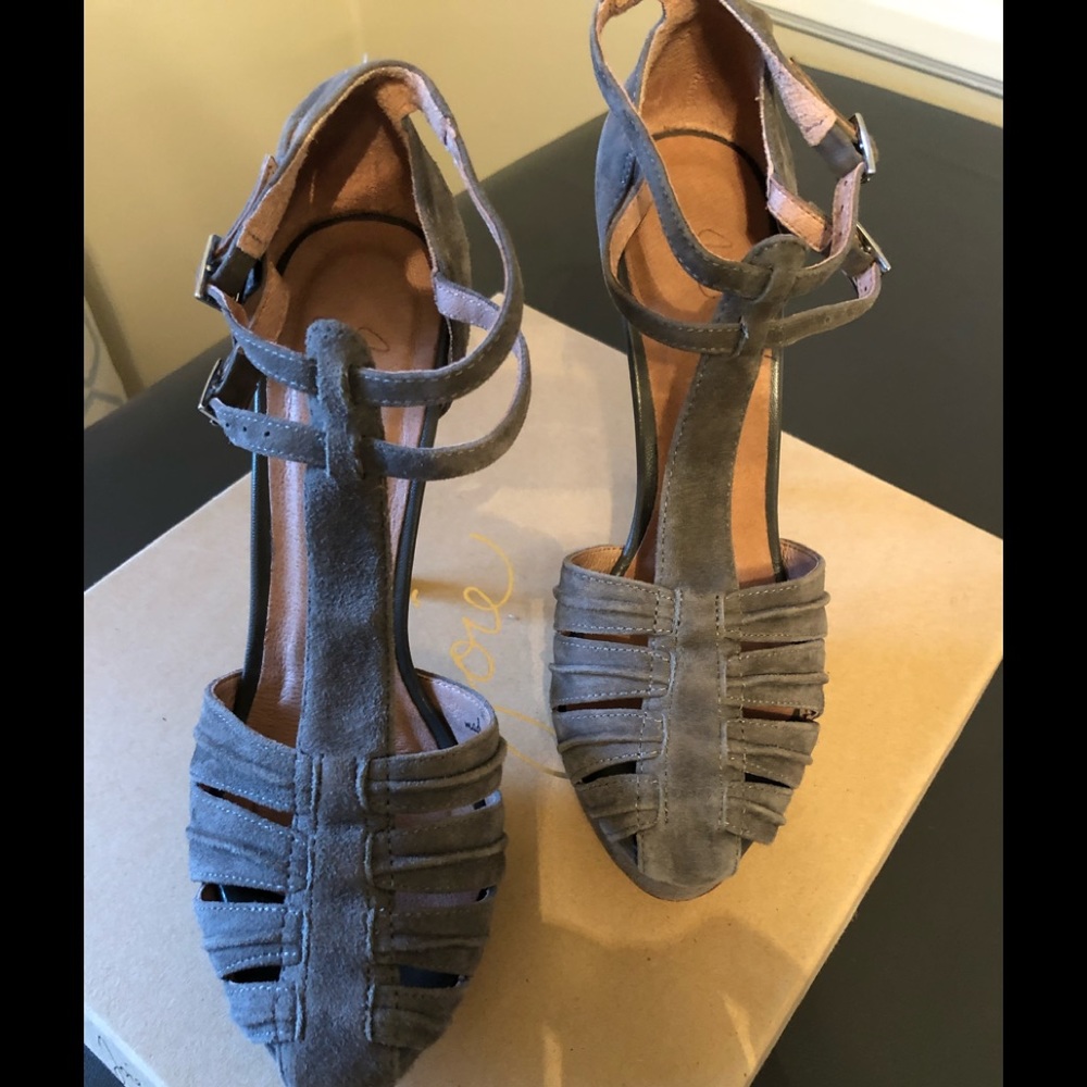 Joie olive platform shoes
